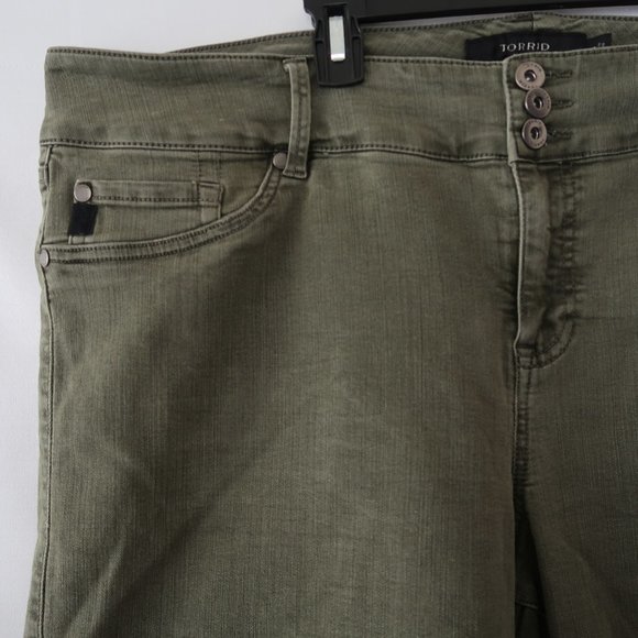 SOLD | Torrid Jegging Bermuda Shorts Olive Wash - Picture 6 of 10